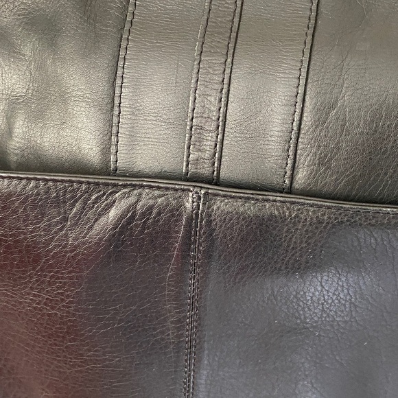 Wilsons Leather Black Messenger Bag - Picture 2 of 9